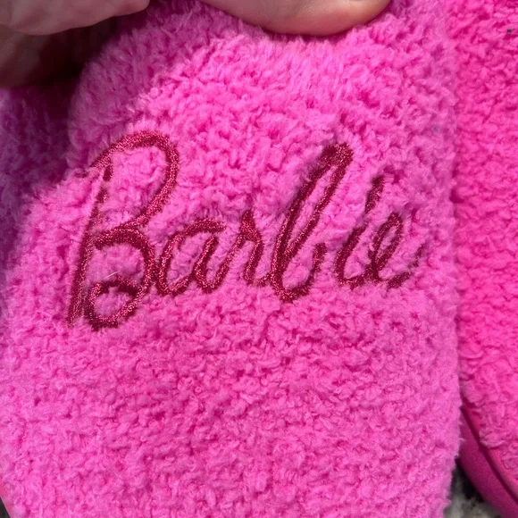 Barbie Pink plush slippers. Woman’s Size L NWT - Picture 2 of 4